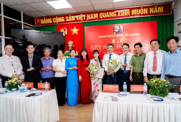LỄ KẾT NẠP ĐẢNG NĂM 2025 TẠI HOÀNG YẾN LOGISTICS – NIỀM TỰ HÀO VÀ TRÁCH NHIỆM MỚI